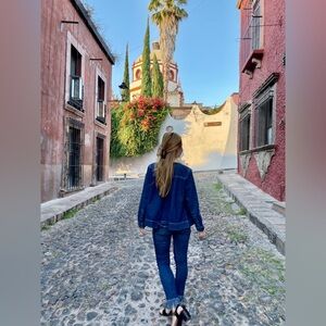 Joe’s Jeans Frayed Hem Cropped Jeans in Mabel